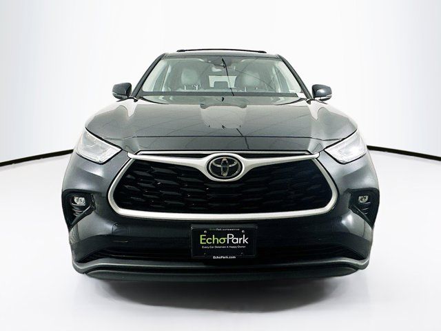 2022 Toyota Highlander LE