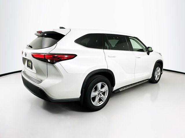 2022 Toyota Highlander LE