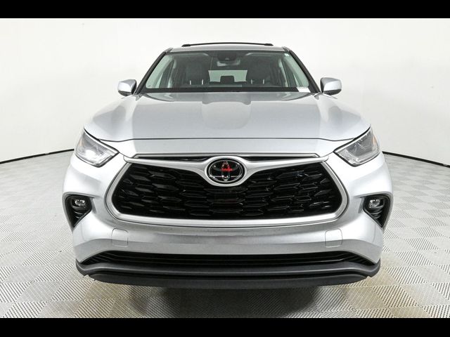 2022 Toyota Highlander LE