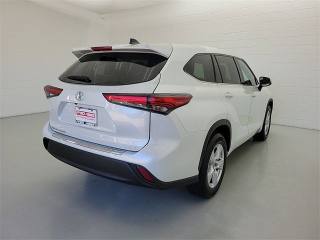 2022 Toyota Highlander LE