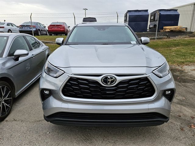 2022 Toyota Highlander LE