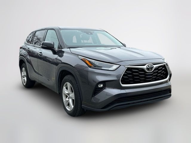 2022 Toyota Highlander LE