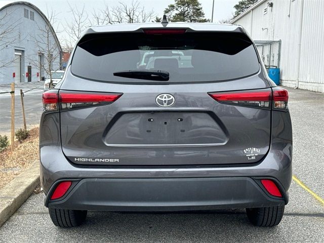 2022 Toyota Highlander LE