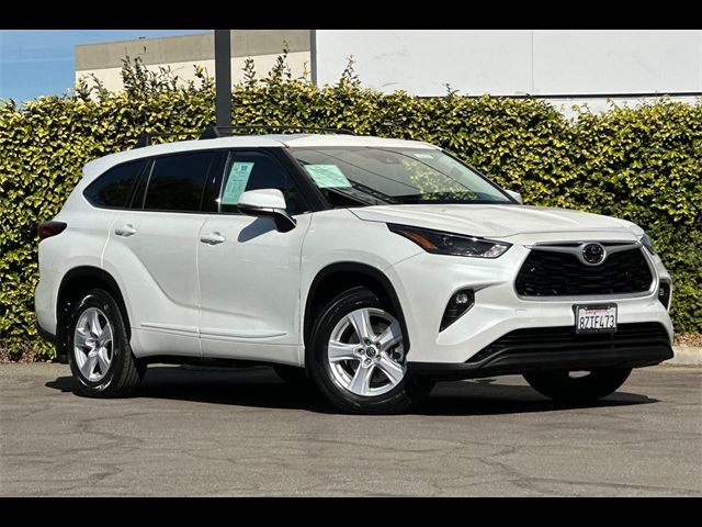 2022 Toyota Highlander LE