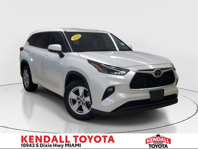 2022 Toyota Highlander LE