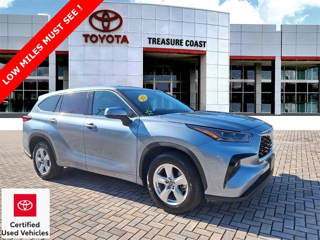 2022 Toyota Highlander LE