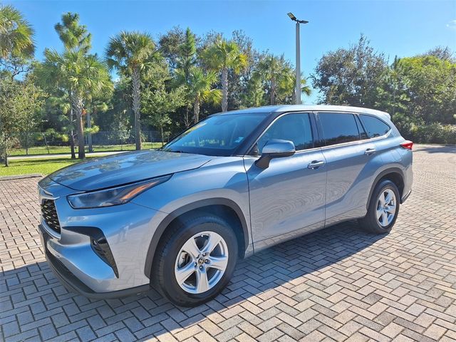 2022 Toyota Highlander LE