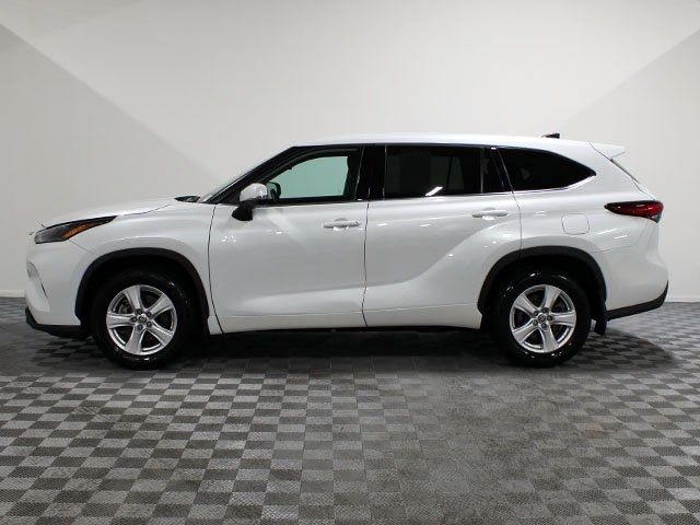 2022 Toyota Highlander LE