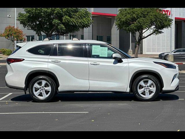 2022 Toyota Highlander LE