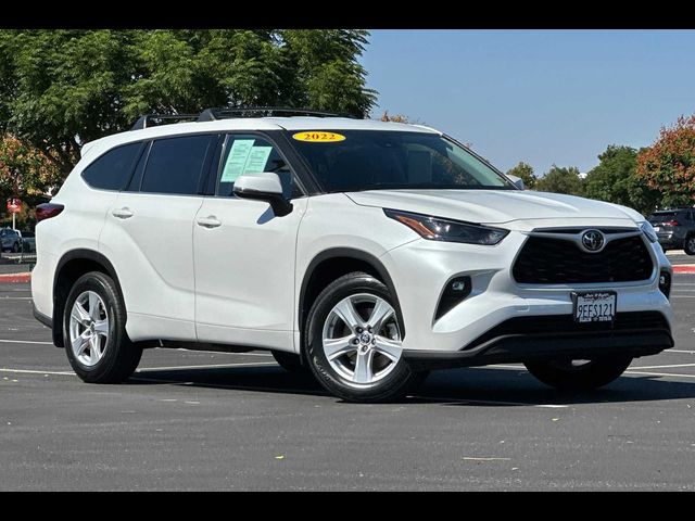 2022 Toyota Highlander LE