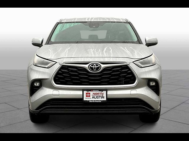 2022 Toyota Highlander LE