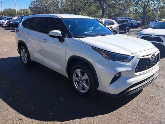 2022 Toyota Highlander LE