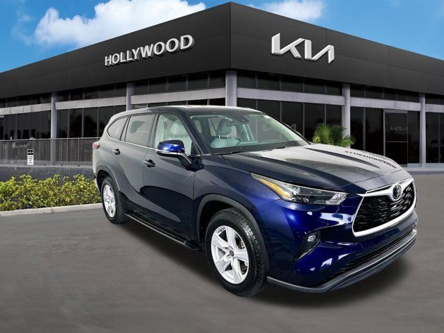 2022 Toyota Highlander LE