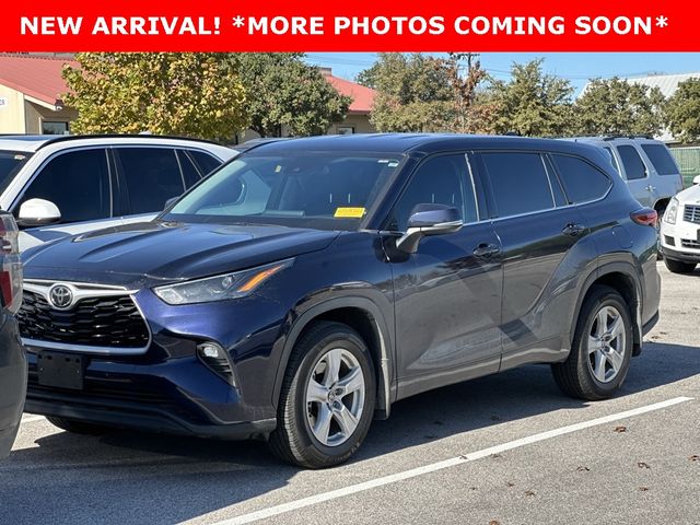 2022 Toyota Highlander LE