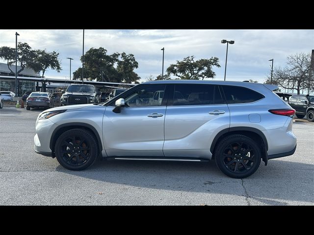 2022 Toyota Highlander LE