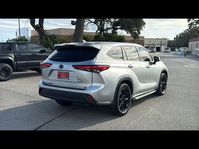 2022 Toyota Highlander LE