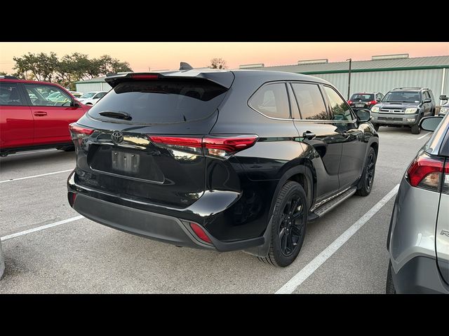 2022 Toyota Highlander LE