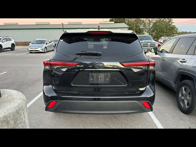 2022 Toyota Highlander LE