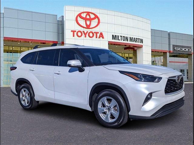 2022 Toyota Highlander LE