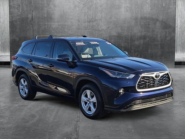 2022 Toyota Highlander LE