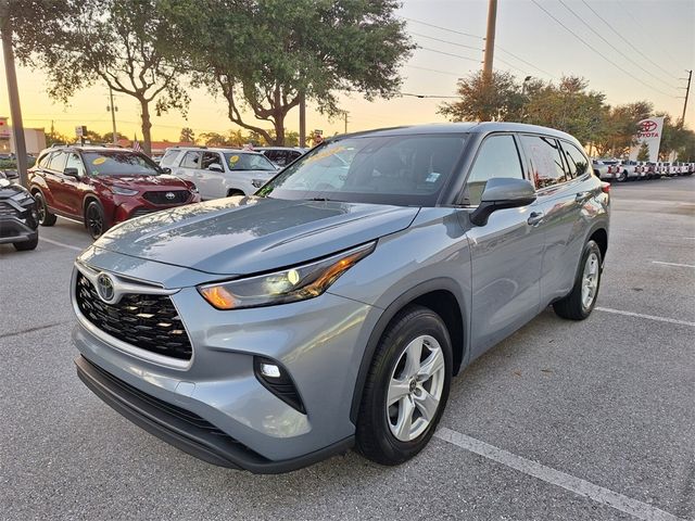 2022 Toyota Highlander LE