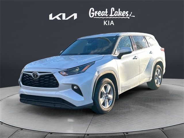 2022 Toyota Highlander LE