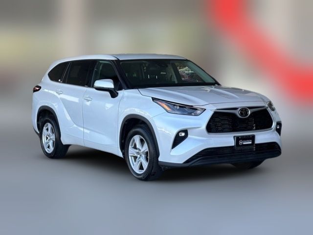 2022 Toyota Highlander LE