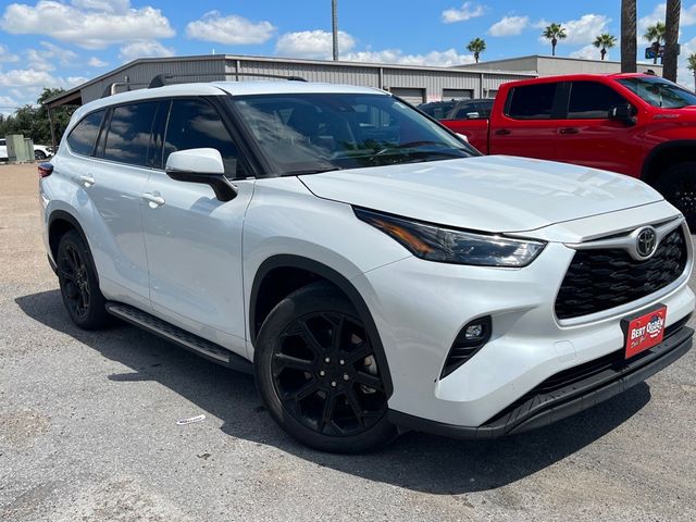 2022 Toyota Highlander LE