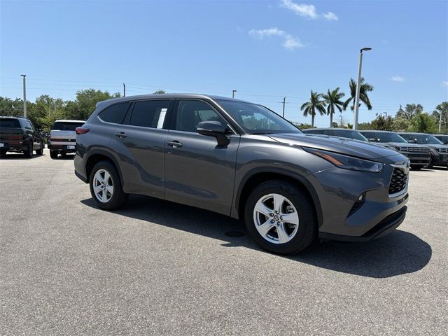 2022 Toyota Highlander LE