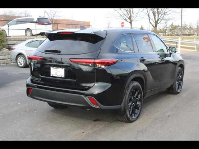 2022 Toyota Highlander LE