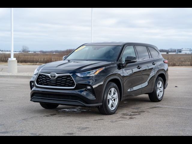 2022 Toyota Highlander LE