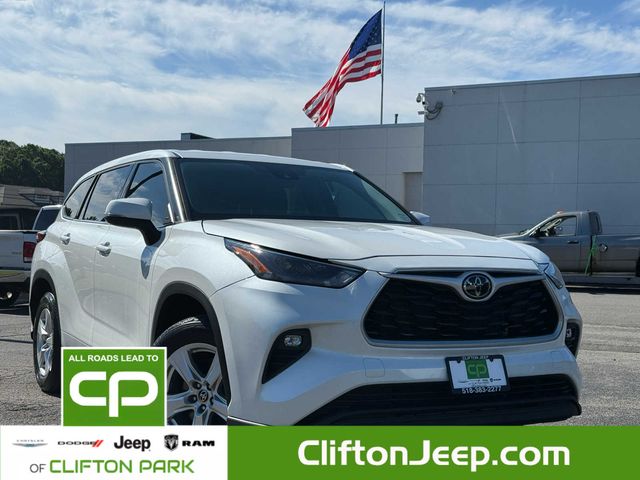 2022 Toyota Highlander LE