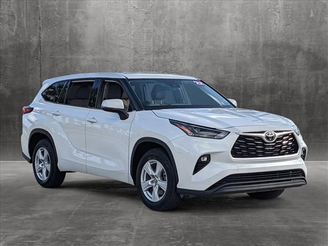 2022 Toyota Highlander LE