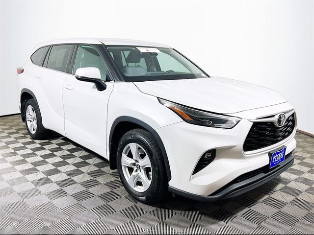 2022 Toyota Highlander LE