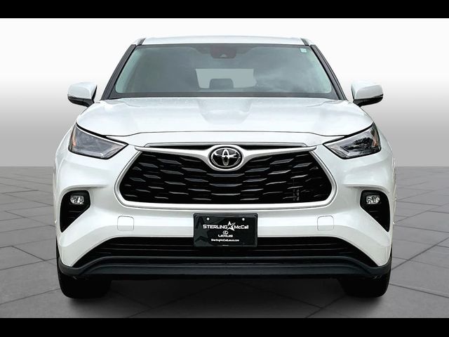 2022 Toyota Highlander LE