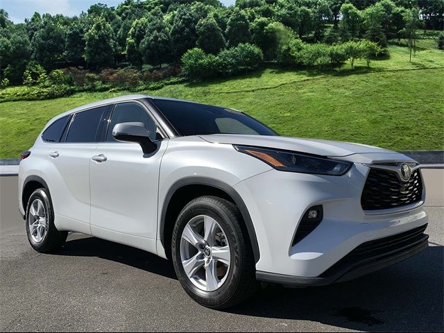 2022 Toyota Highlander LE