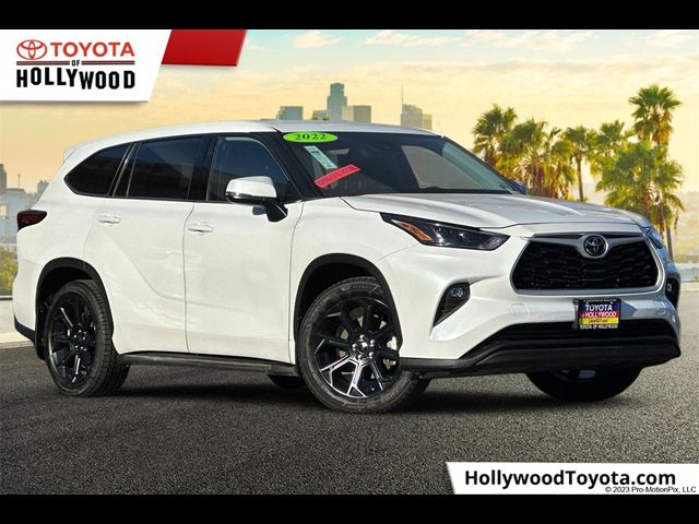 2022 Toyota Highlander LE