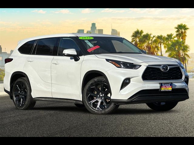 2022 Toyota Highlander LE