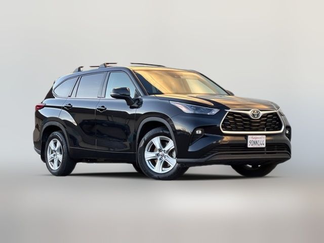 2022 Toyota Highlander LE