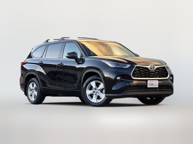 2022 Toyota Highlander LE