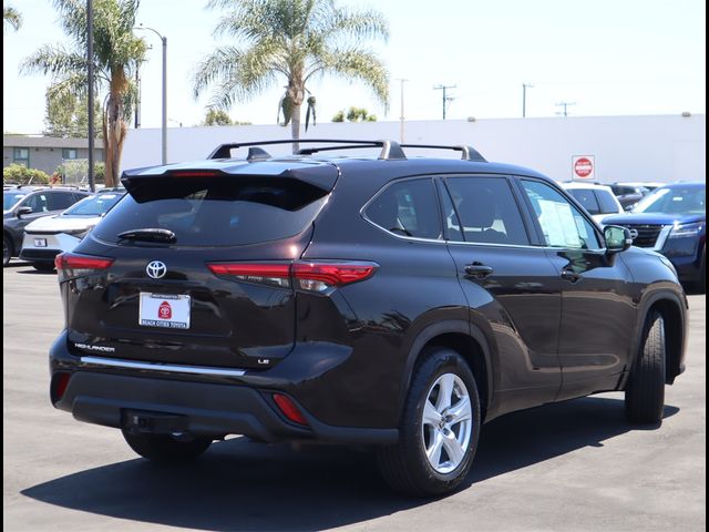 2022 Toyota Highlander LE