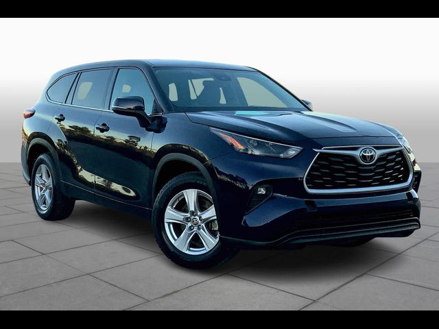 2022 Toyota Highlander LE