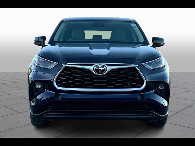 2022 Toyota Highlander LE