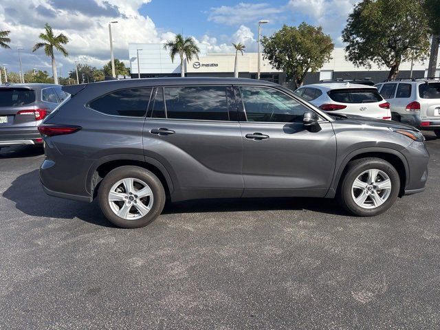 2022 Toyota Highlander LE