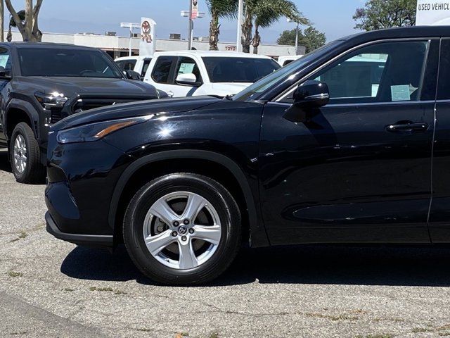 2022 Toyota Highlander LE