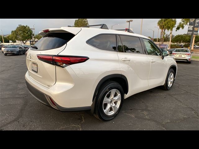 2022 Toyota Highlander LE