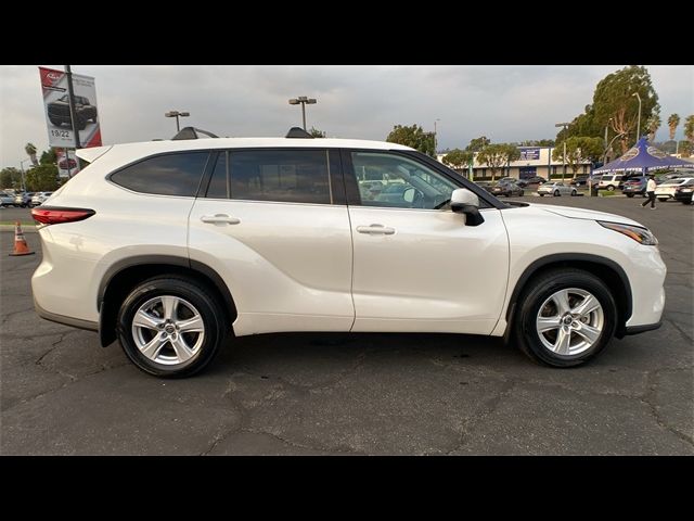 2022 Toyota Highlander LE