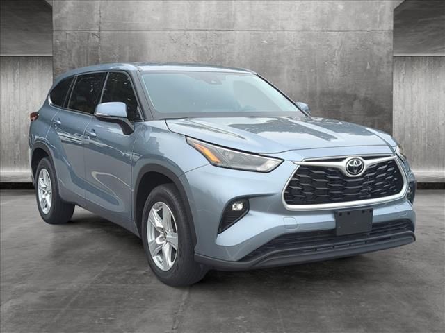 2022 Toyota Highlander LE