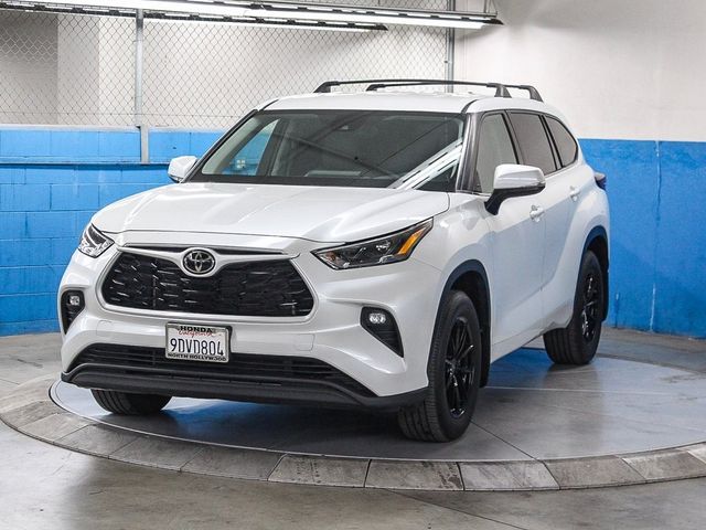 2022 Toyota Highlander LE