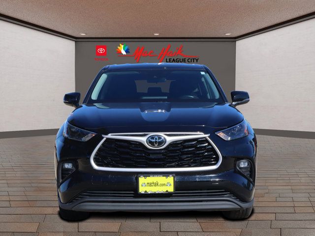 2022 Toyota Highlander LE